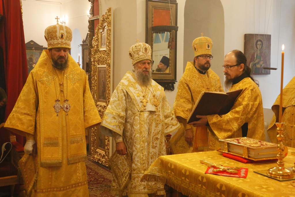 Служение трех архиереев в Свято-Предтеченском храме при Саранской Духовной Семинарии